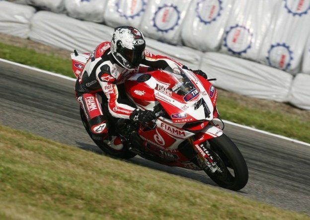 SBK: SBK: Checa a Donington per il riscatto