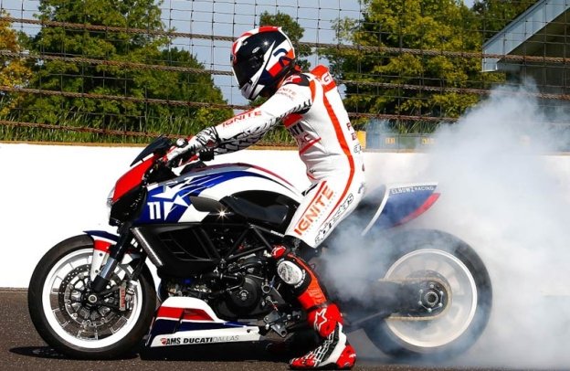 Moto - News: Ben Spies fa il Diavel a Indy