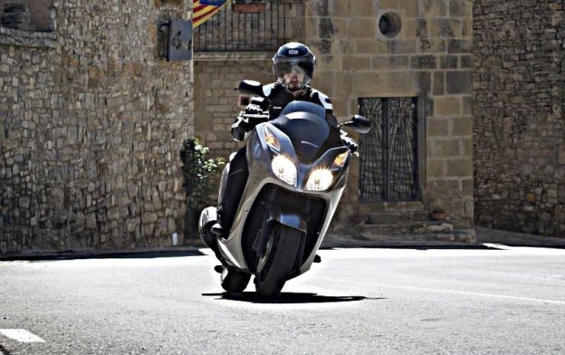 Moto - Test: Honda Forza 300 - Comodo cittadino