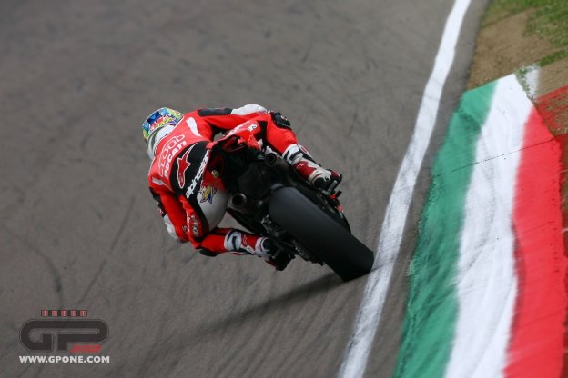 Imola, doppia Ducati in SP2: Davies davanti a Giugliano 
