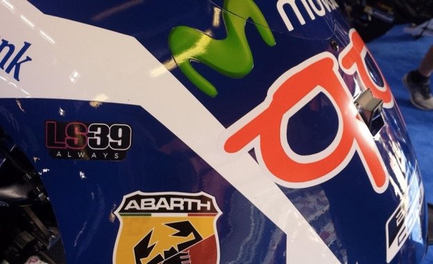 Lorenzo e Rossi ricordano Salom sulle loro M1