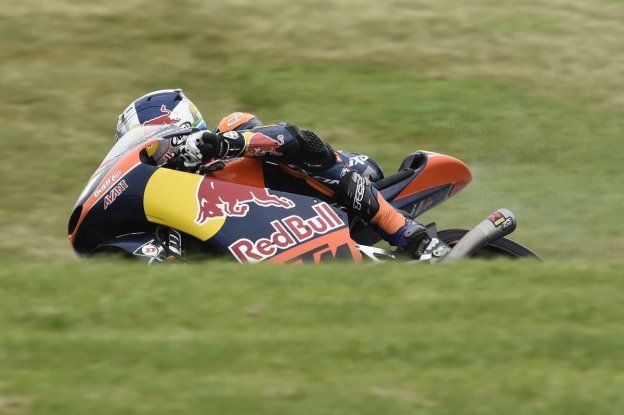 Pioggia, sole e bandiera rossa: pole a Binder, 3° Bulega