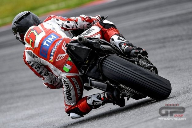 MotoGP: L'asfalto non drena la pioggia: test a Sepang a rischio