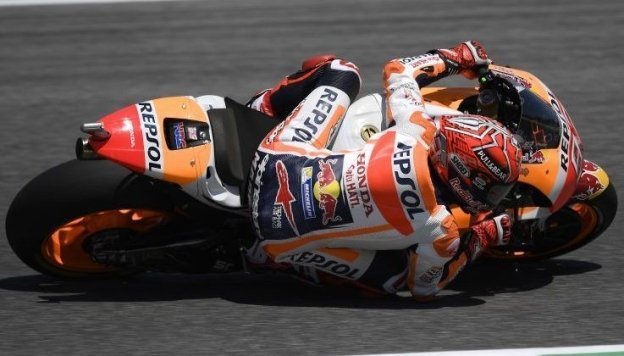 MotoGP: FP2: Marquez imprendibile, Lorenzo nella sua scia, Rossi 10°