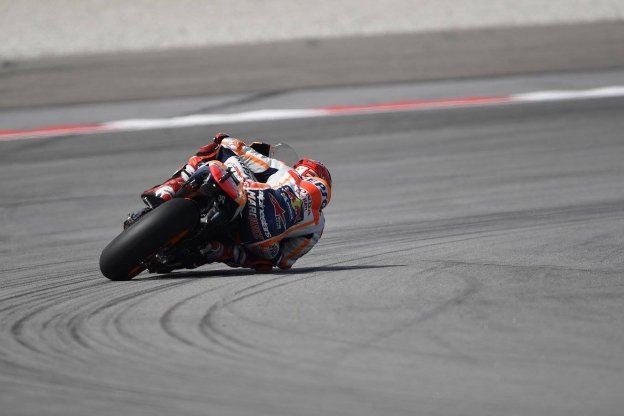 MotoGP: Marquez, una pole col botto, Dovizioso in terza fila