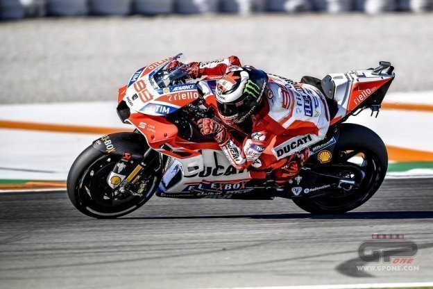 MotoGP: Lorenzo: "We're behind with the new bike"