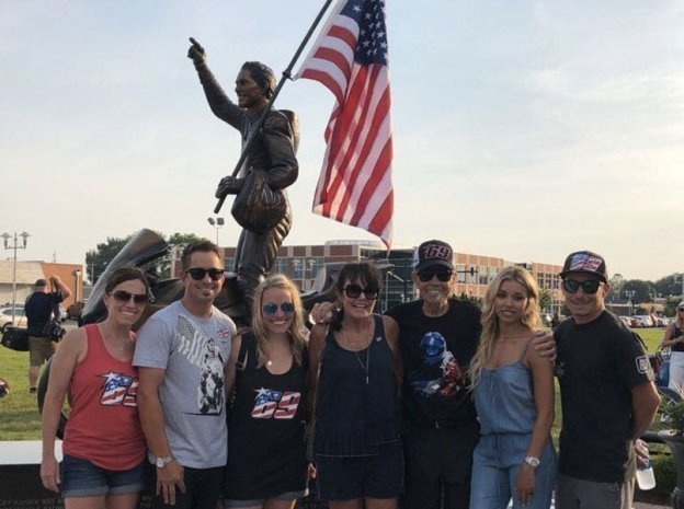 News: Inaugurata ad Owensboro la statua di Nicky Hayden