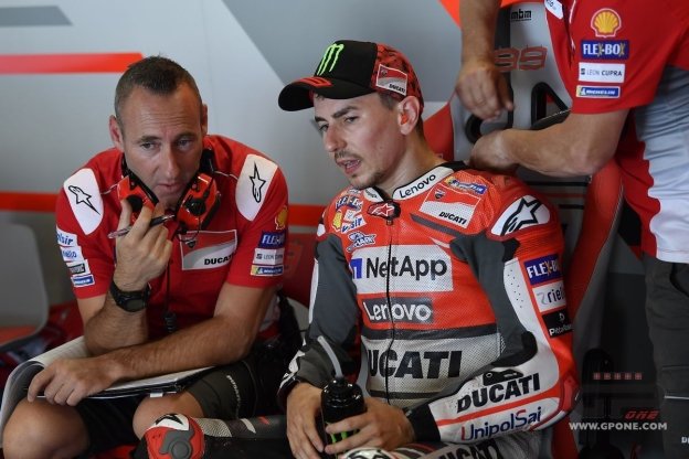 MotoGP: Lorenzo: "Petrucci doveva capire, fortunati a non cadere"