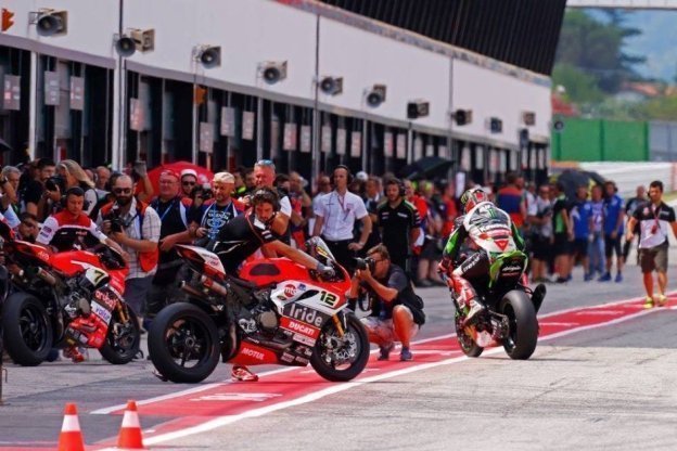 SBK: La Gara Sprint divide il paddock della Superbike