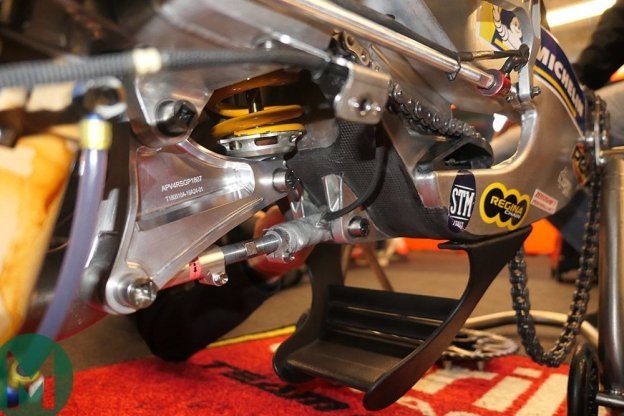 MotoGP: Ecco il "cucchiaio triplano" di Aprilia