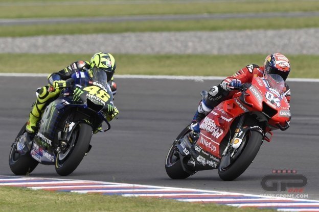 MotoGP: Dovizioso: Se Rossi oggi soffrisse le sconfitte si autodistruggerebbe