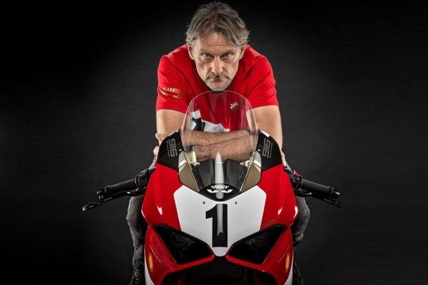 Moto - News: Ducati celebra i 25 anni della 916 con una Panigale V4 ispirata a Fogarty