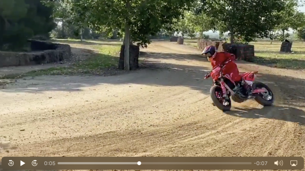 MotoGP: Marc Marquez impara a fare le curve...quelle a destra!