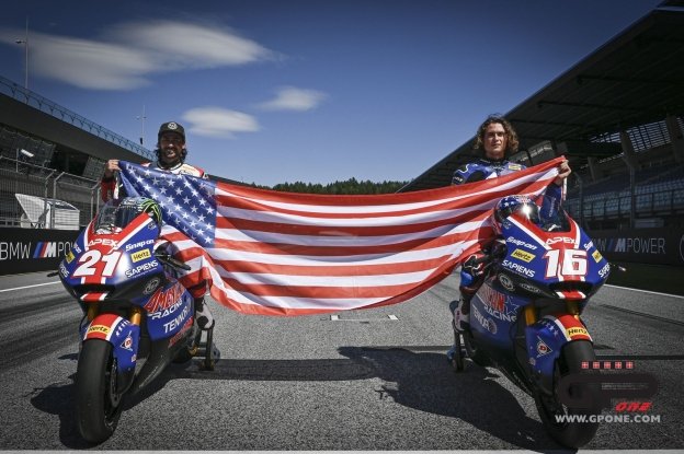 Moto2: John Hopkins ha mostrato a Joe Roberts come impennare una Moto2