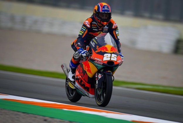 Moto3: A Valencia vince Fernandez, bandiera nera per Arenas, Ogura a -3