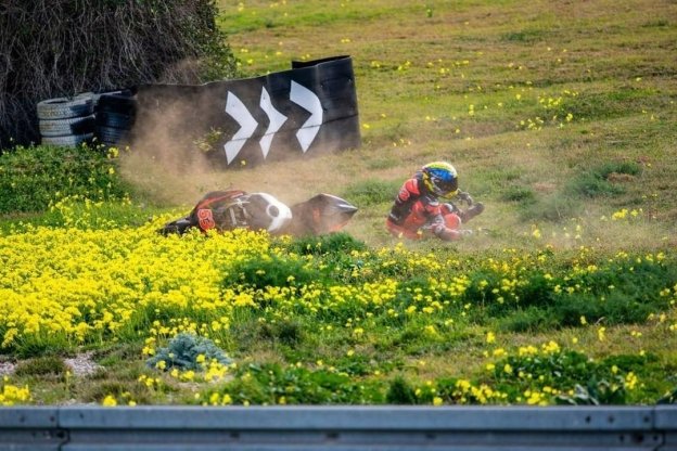 SBK: Maiorca: Tito Rabat esagera con la Ducati V4S e la moto lo punisce!