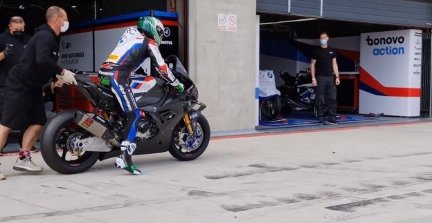 SBK: Laverty-RC Squadra Corse: un debutto total black con la BMW ad Aragon