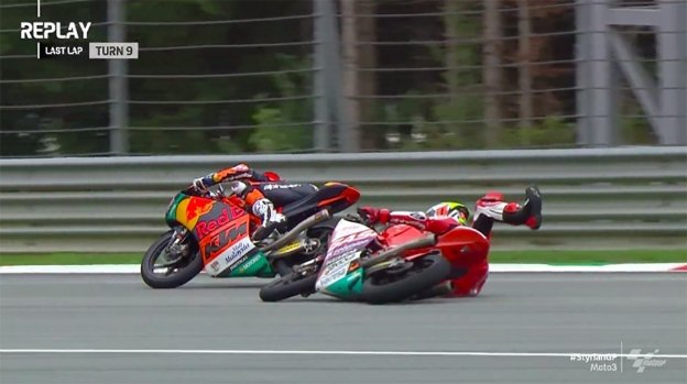 Moto3: Acosta frega Garcia che cade all'ultimo giro al Red Bull Ring ma è 2°. Fenati 3°