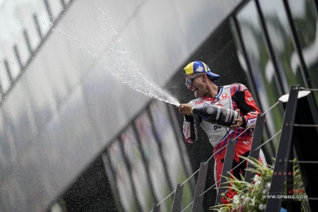 MotoGP: Martin: "Come una partita a Mario Kart quando ti tirano le banane"