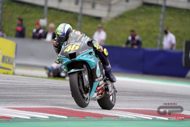 MotoGP: In Pesaro the largest helmet in the world to pay homage to Rossi
