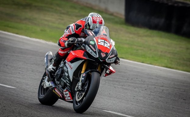 SBK: Festeggiamenti in fumo per Pirro: Delbianco sfata il tabù nel CIV SBK