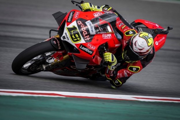 SBK: Supremazia Ducati in Gara 1: nona sinfonia di Bautista in Catalunya