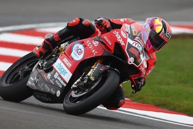 SBK: Sykes torna grande e trionfa a Donington nel BSB: prima vittoria con Ducati