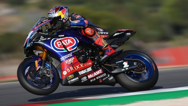 SBK: Toprak spettacolo: vince Gara 1 a Portimao, 2° Bautista davanti a Rea