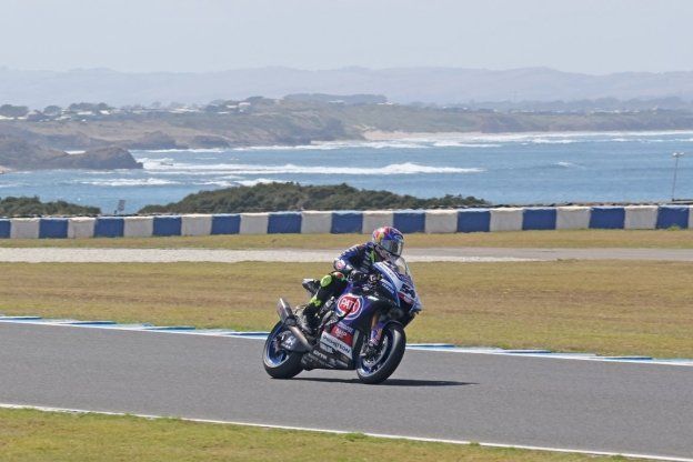 SBK: Toprak fa brillare la Yamaha a Phillip Island, Bautista fa paura sul passo
