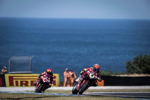 SBK: Bautista-Rinaldi: Ducati spara la doppietta nella Superpole Race!