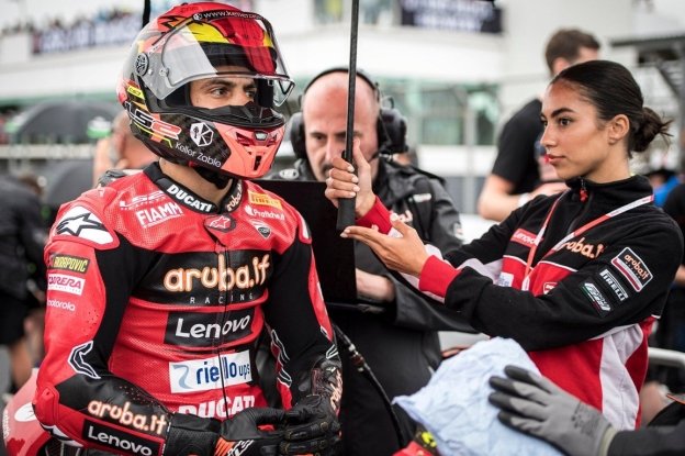 SBK: Rinaldi affranto: “Ho rischiato di cadere in tutte le curve”