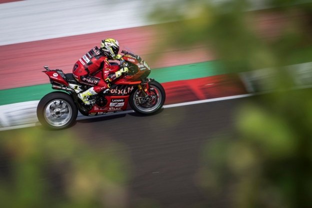 SBK: Bautista stellare in Gara 2 a Mandalika, Rea cade, 2° Toprak, 3° Vierge