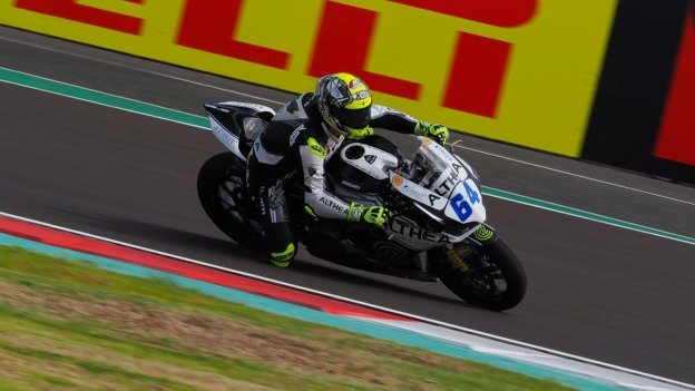 SBK: Tripletta italica in Supersport: Caricasulo ritrova la vittoria dopo 4 anni