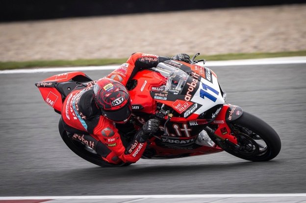 SBK: Tris tricolore ad Assen: Bulega domina, 2° Manzi davanti a Caricasulo