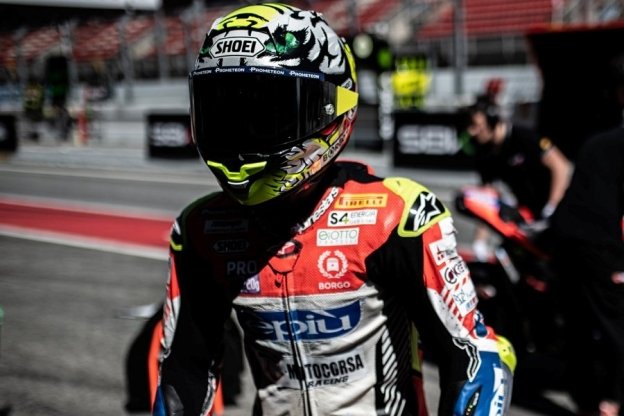 SBK: Bassani risponde a Rinaldi: “Scusarmi per il contatto? Doveva farlo anche lui”