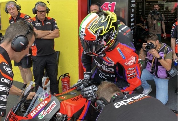 MotoGP: Aleix Espargarò: al Mugello l'omaggio a Max Biaggi sul nuovo casco