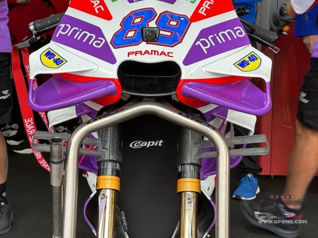 MotoGP: PHOTO - Ducati copies Aprilia: wings on the fork also on the Desmosedici