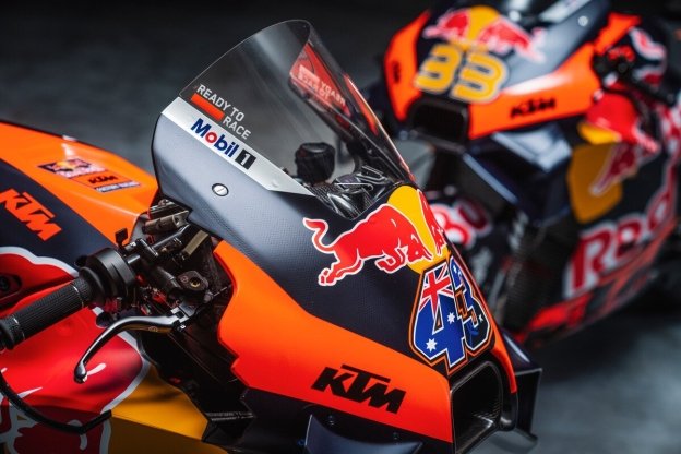 MotoGP: Il gioco delle sedie in versione KTM: 5 piloti per 4 moto nel 2024