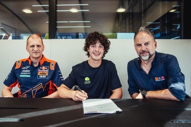Moto2: Vietti lascia Fantic per KTM: nel 2024 correrà nel team Ajo con Öncü
