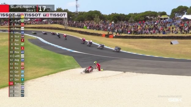 SBK: Primo colpo di scena a Phillip Island: Bautista a terra in Gara 1!