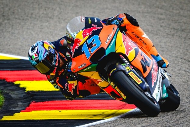 Moto2: Zampata di Vietti al Sachsenring: torna in pole passando dalla Q1, 6° Arbolino