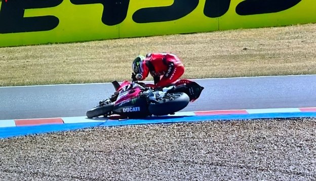 SBK: Suicidio Bautista a Most: manda lungo Bulega e finisce a terra nella Sprint