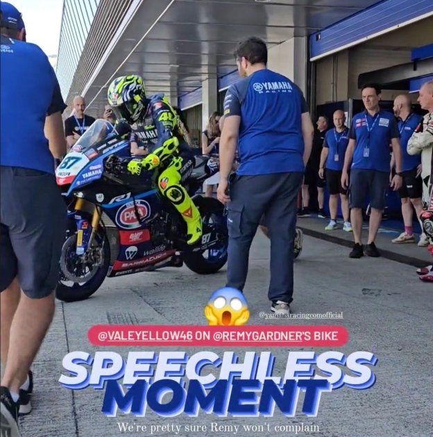 SBK: Valentino Rossi a Jerez "ruba" la Yamaha SBK di Gardner