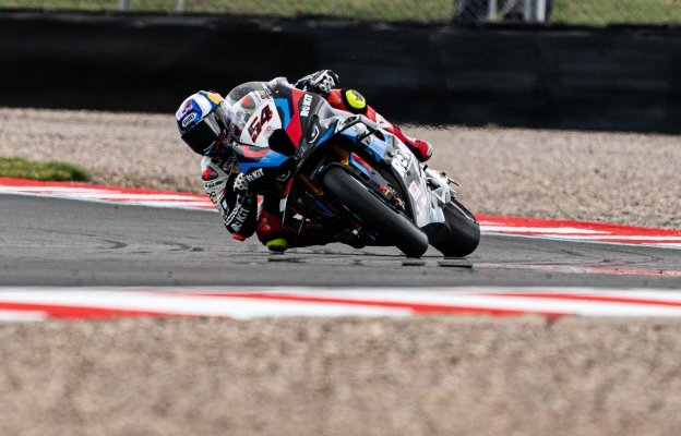 SBK: Toprak conquista una Superpole da paura a Donington, disastro Bautista, 11°!