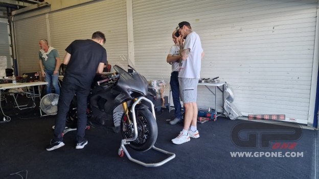 SBK: Colpo di scena: BMW non ha dato la liberatoria a Redding per provare la Ducati!