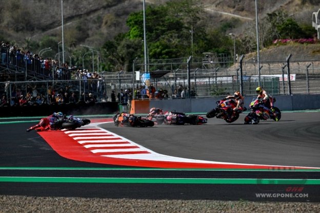 MotoGP: Nessuna sanzione per il terribile incidente al via del GP della Malesia 