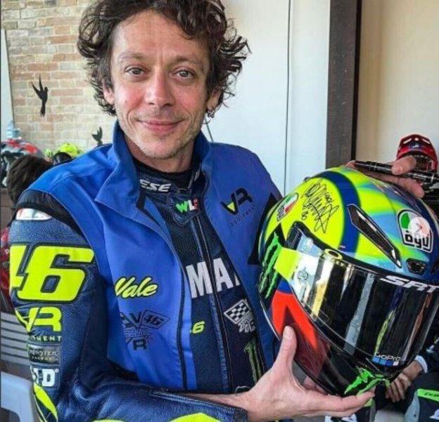 MotoGP: Valentino Rossi auctions off autographed helmet for Valencia