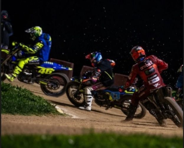 SBK: Bulega ritrova Valentino Rossi: 5 anni dopo è grande sfida al Ranch!