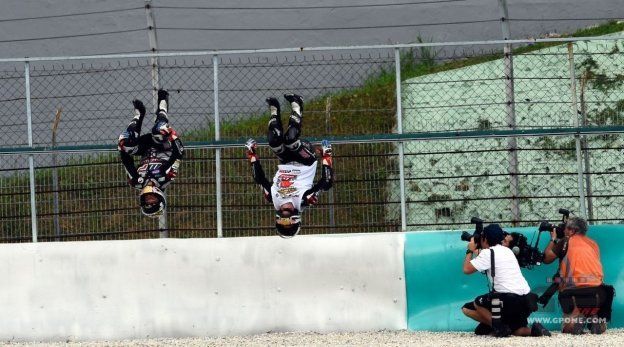 Moto2: Zarco, vittoria e bis mondiale a Sepang
