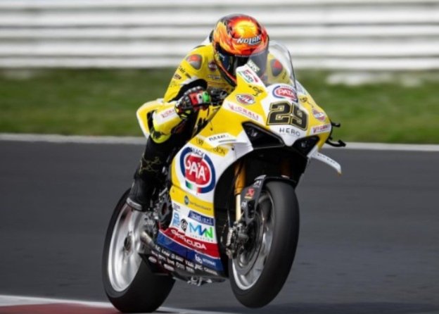 SBK: Iannone: "Il dolore è ancora forte, ma sono riuscito a completare il programma"